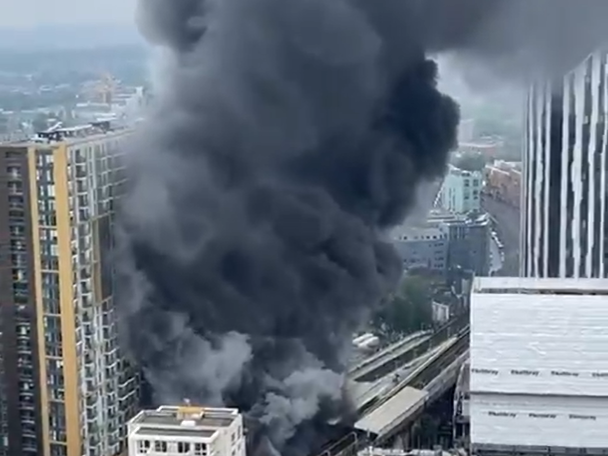 Огромна експлозия в близост до лондонското метро (ВИДЕО)