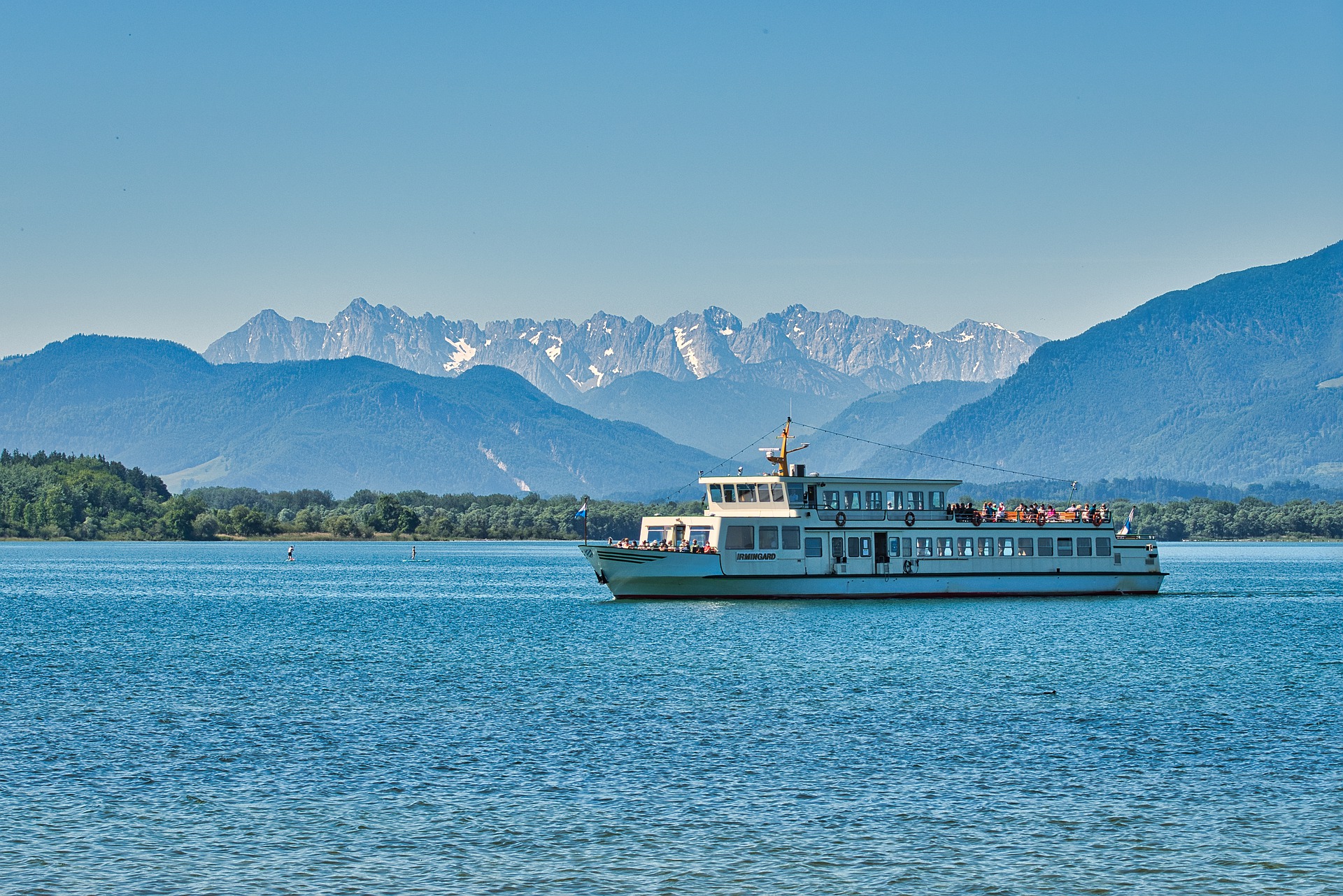 В Индонезия потъна кораб с над 50 души на борда