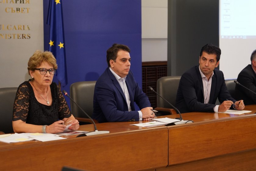 Служебното правителство: Държавни пари са били раздавани без обществени поръчки (ВИДЕО)