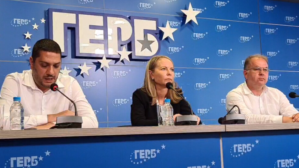 ГЕРБ: Съветникът на Янев е имал достъп до софтуера на машините за вота (ВИДЕО)