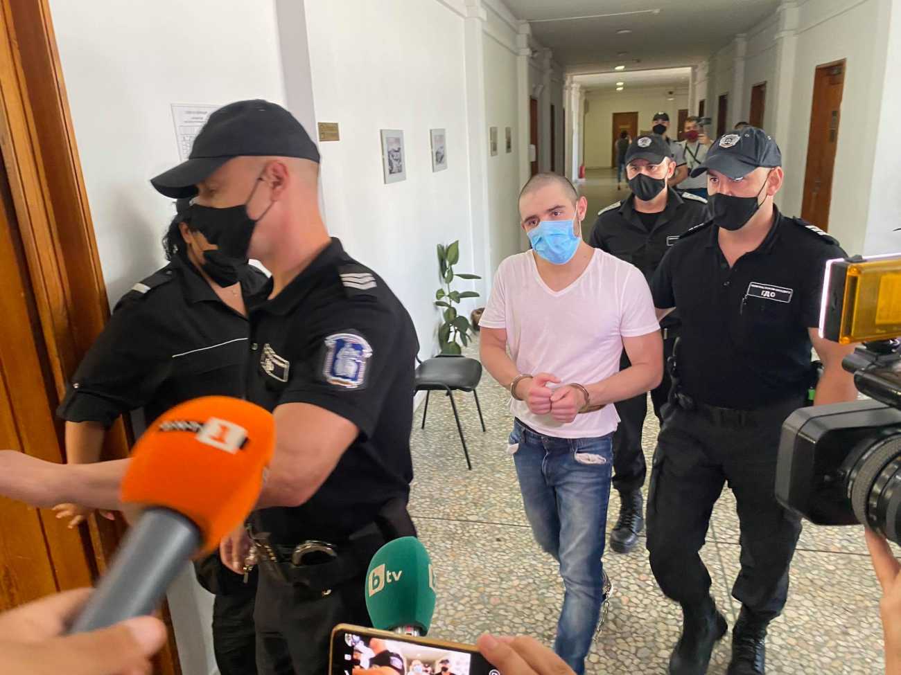 Кокито, намушкал момиче 17 пъти, пред съда: Трудно говоря заради хапчетата
