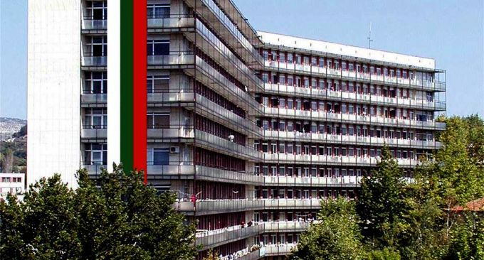 Пожар горя в болницата в Кърджали, двама души са пострадали