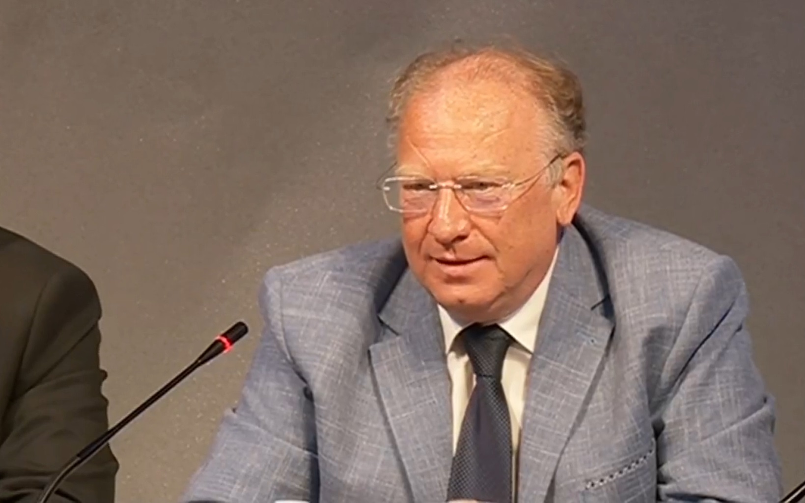 Министър Стоев: Всички 421 машини за гласуване зад граница са доставени (ВИДЕО)