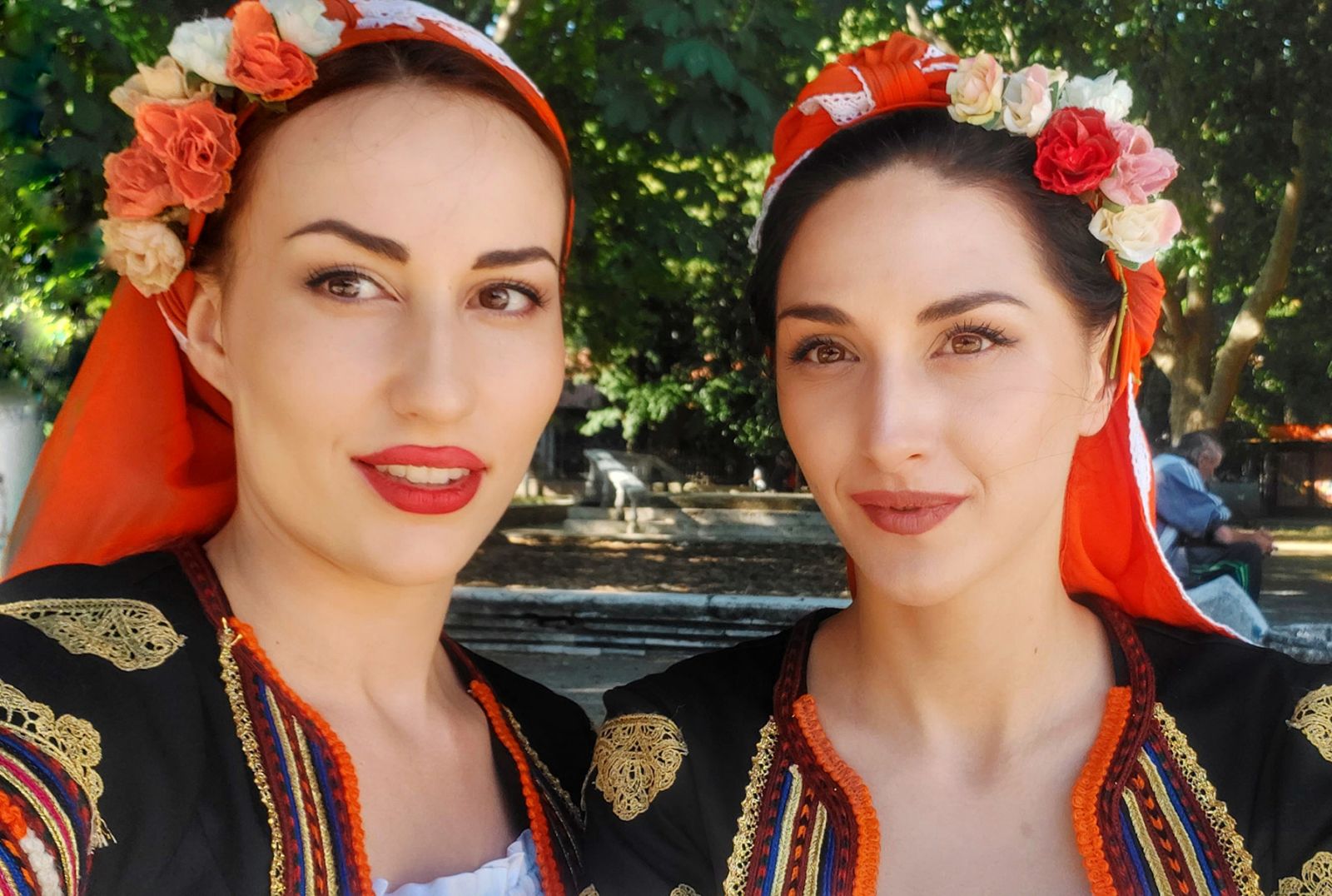 Нежният дует Бисера и Лидия отвя конкуренцията на международен фолклорен конкурс в Кюстендил