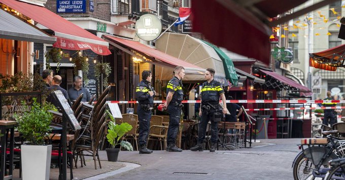 Трима души са задържани след опита за убийство на разследващ журналист в Амстердам