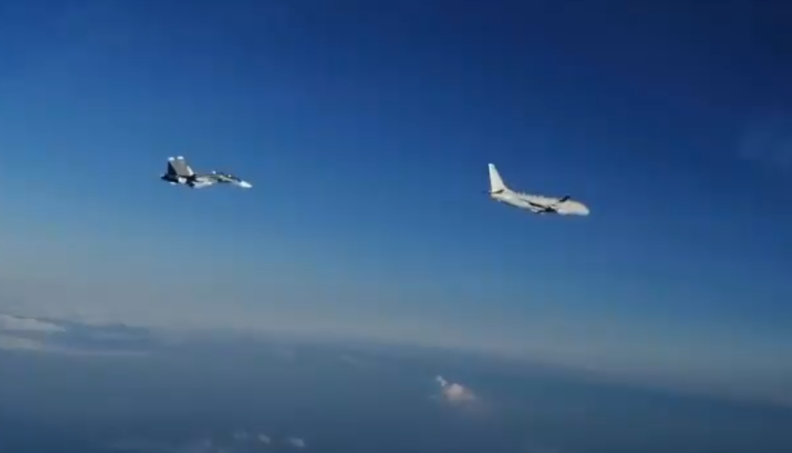 Руски изтребители прехванаха американски самолет над Черно море (ВИДЕО)