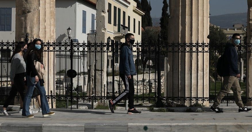 Гърция обмисля връщане на маските, солени глоби за заведения и магазини