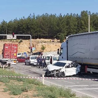 Осем души пострадаха при тежка верижна катастрофа в Турция (СНИМКИ)