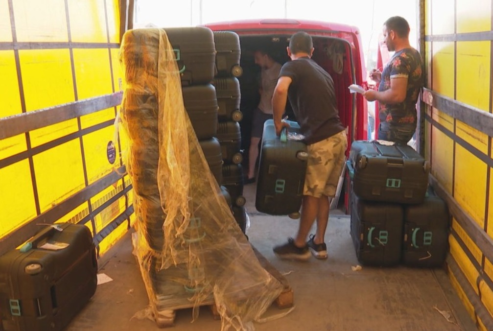 Машините тръгнаха към секциите в страната без закъснение