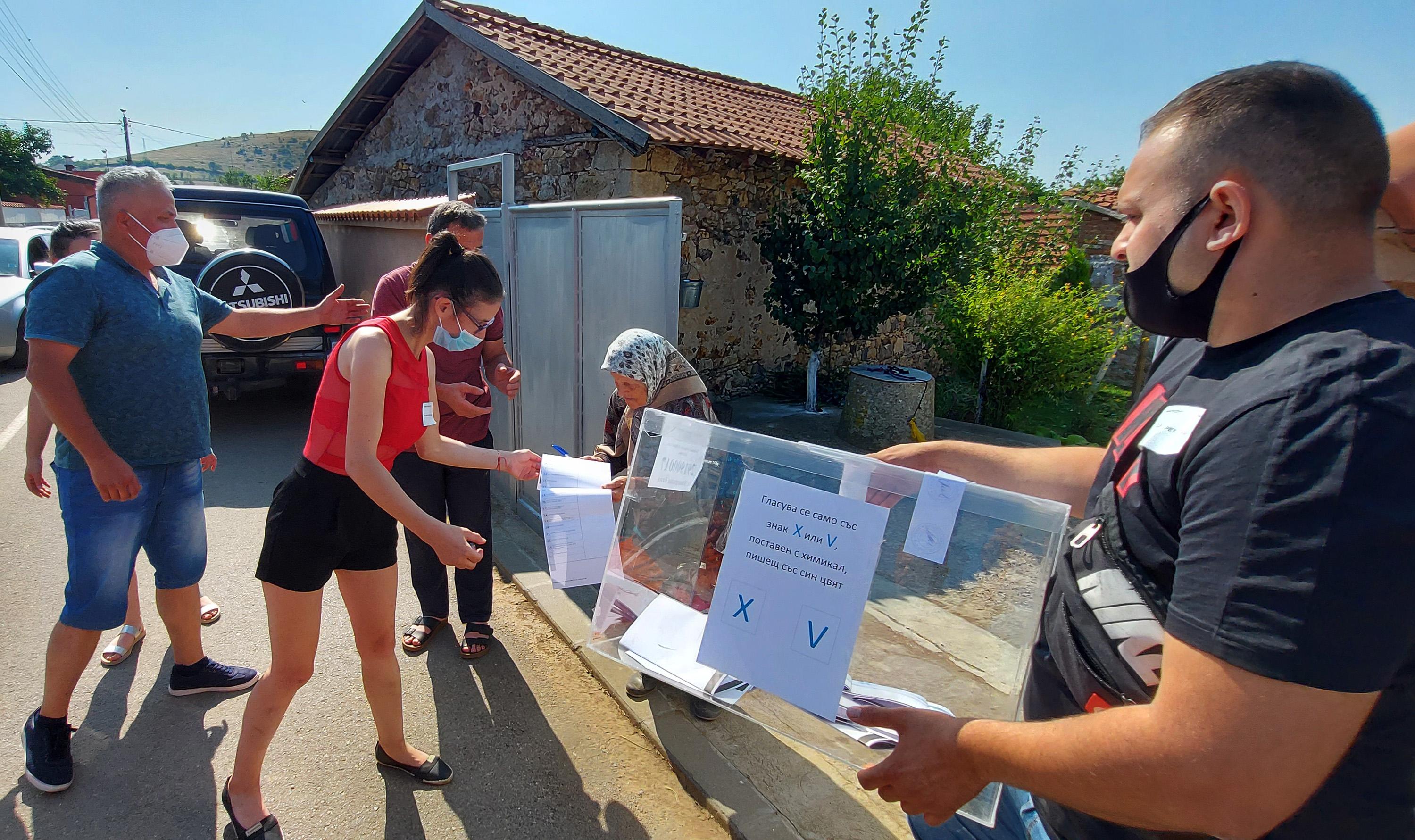 Вижте какво се случва с гласуването до обяд