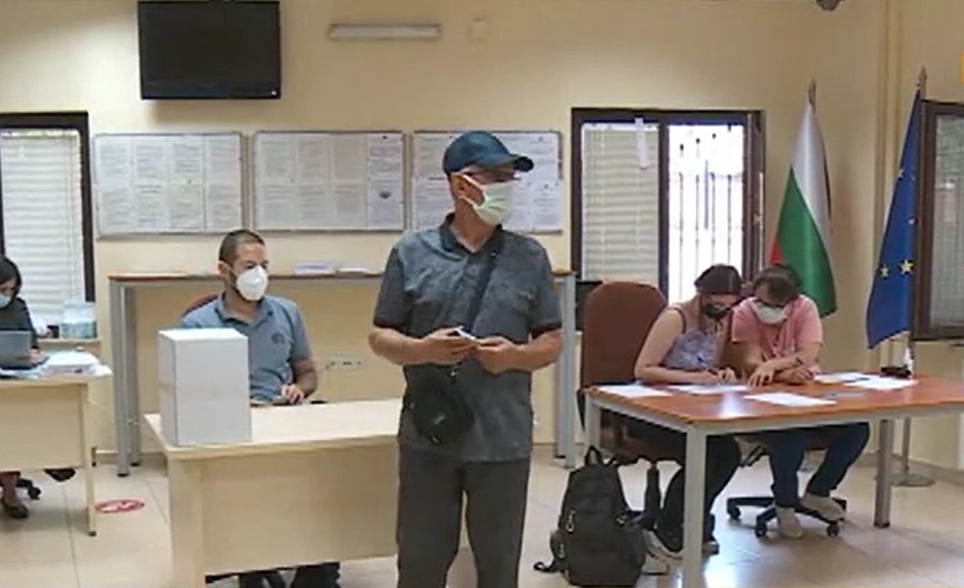 Увеличеният брой секции не доведе до наплив от избиратели в Турция