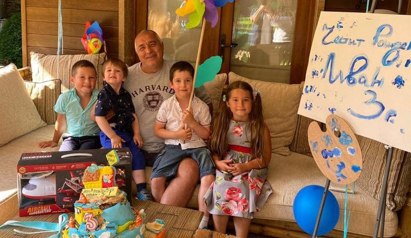 Борисов поздрави внука си Иван, който става на 3 години