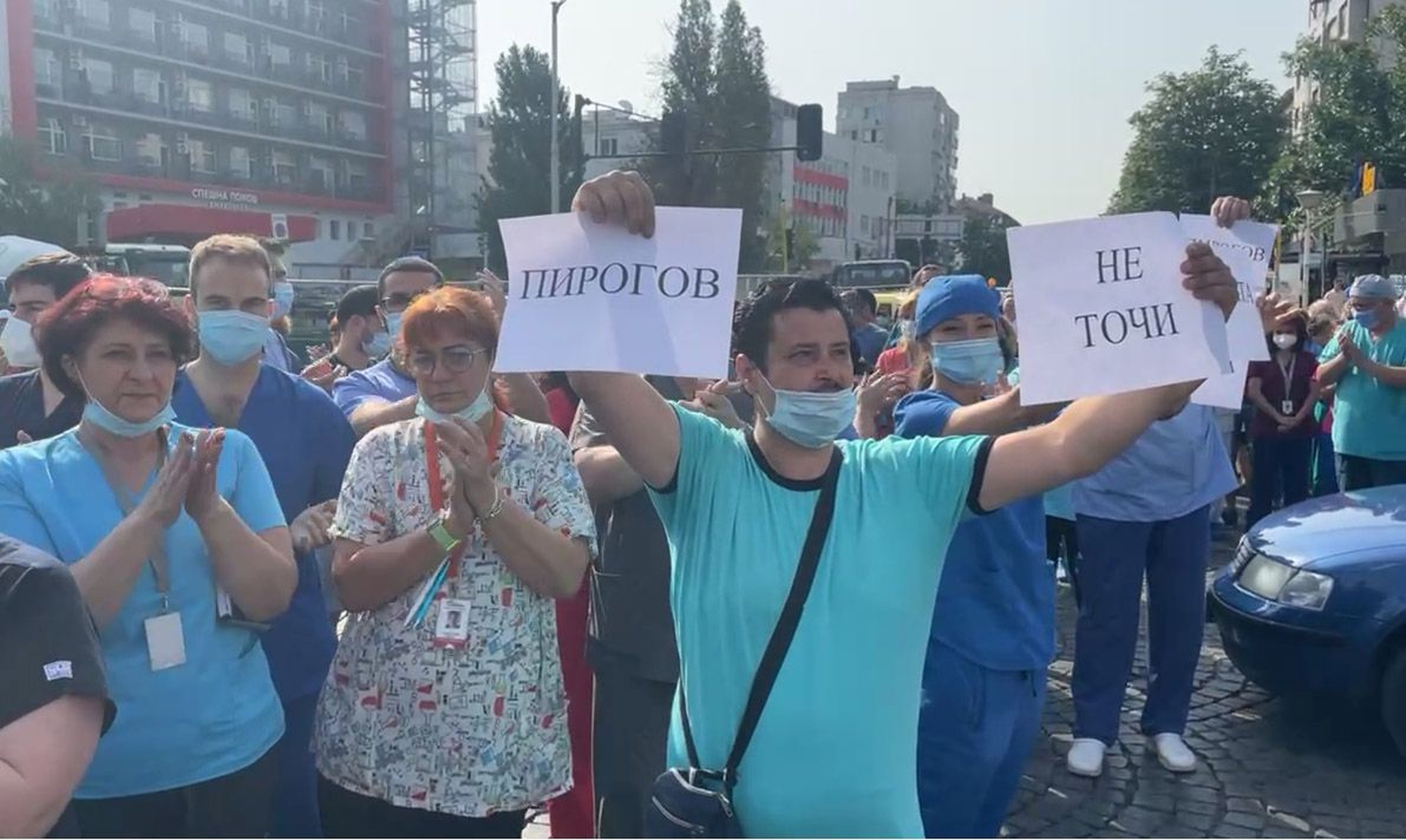 Лекари срещу Кацаров за уволнението на Балтов (обзор)