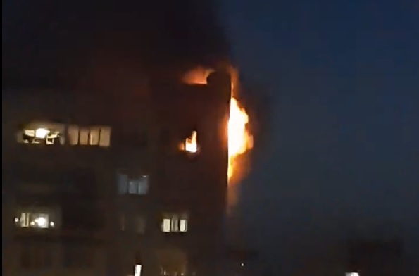 Горя апартамент в блок в Стара Загора (ВИДЕО)