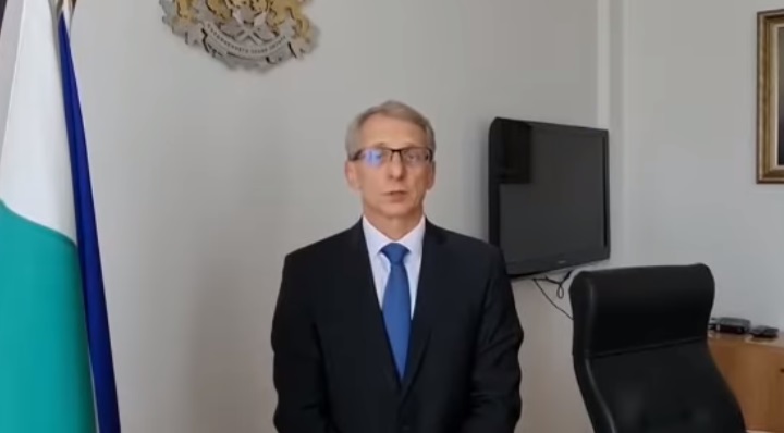 Николай Денков: За да има максимално присъствено обучение, повече работещи в образованието трябва да се ваксинират