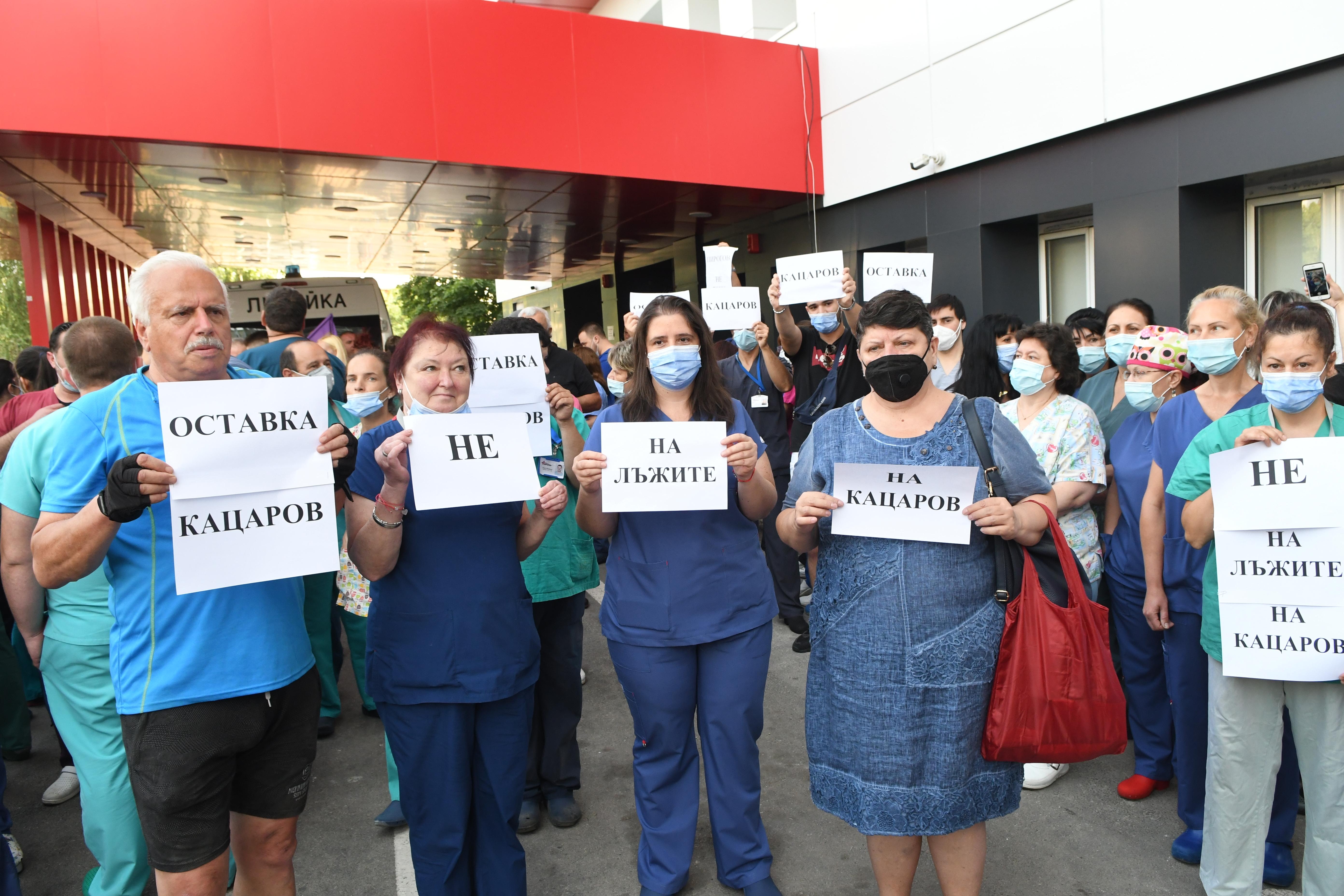 Доц. Петър Атанасов от “Пирогов”: Кацаров излъга заради политически дивиденти (обзор)