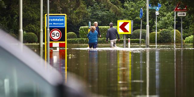 Хиляди избягаха от домовете си в Холандия заради скъсани диги