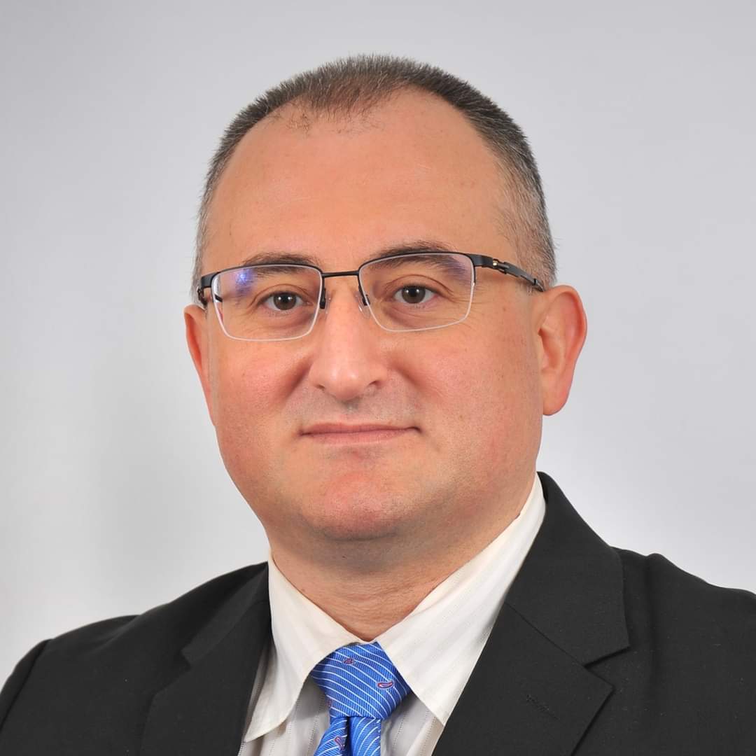 Надупчиха с шило гумите на автомобила на депутат от ИТН в Свищов