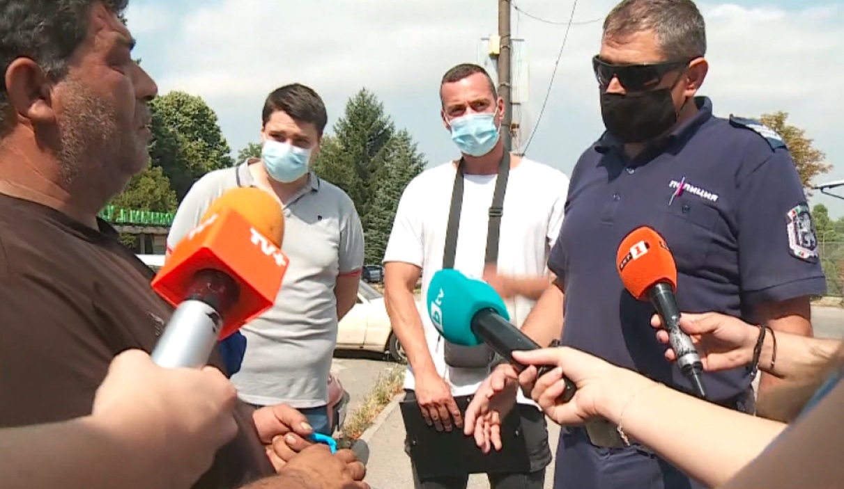 Проверки за носене на маски в градския транспорт в София, мъж бе задържан за кратко