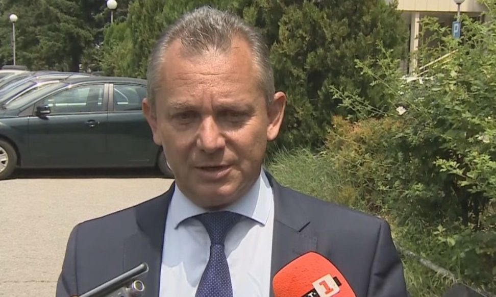 Бившият шеф на ДАНС Димитър Георгиев задържан за бракониерство