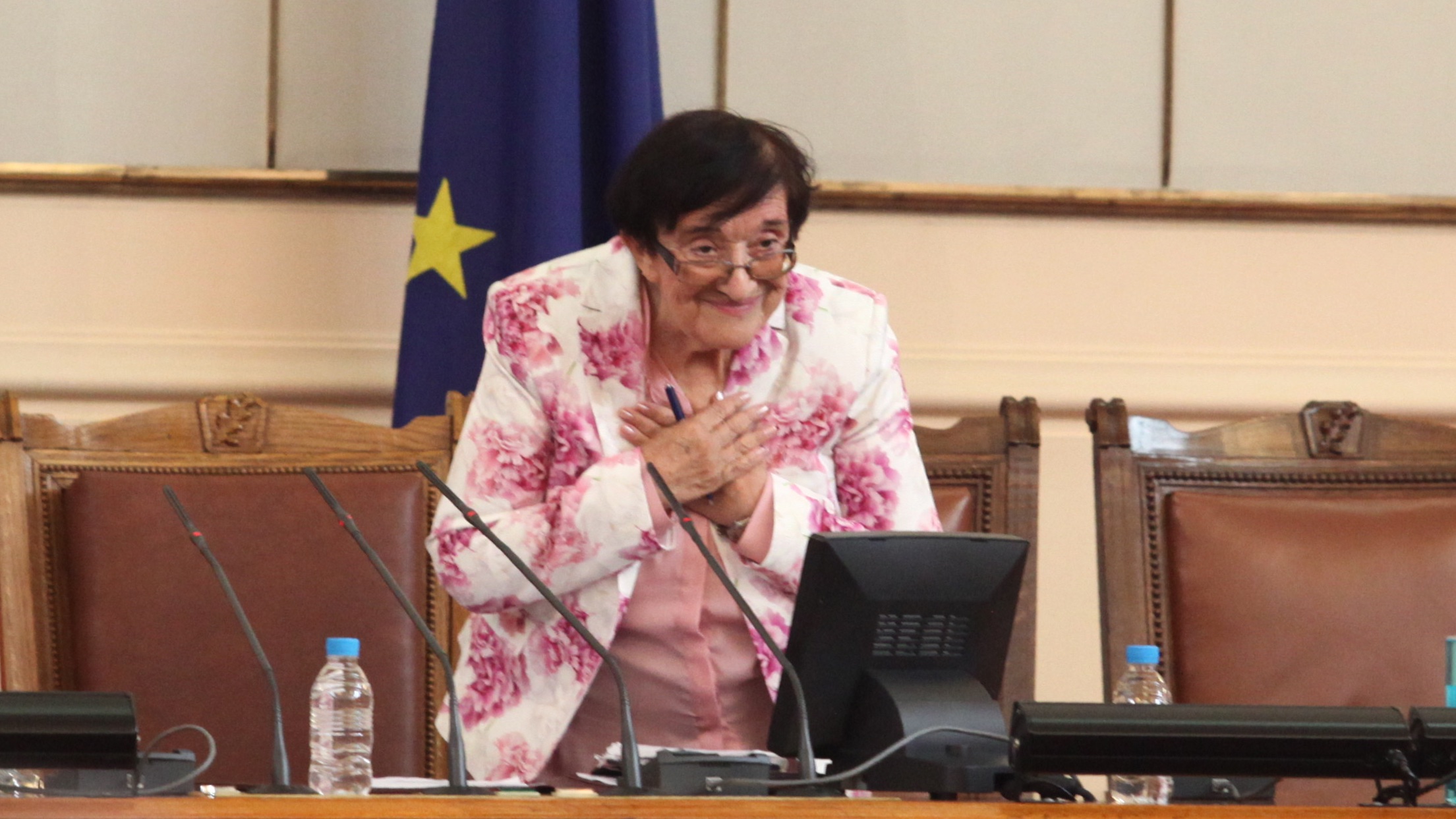 Мика Зайкова към депутатите: Не забравяйте кой ви е изпратил тук и защо (ВИДЕО)