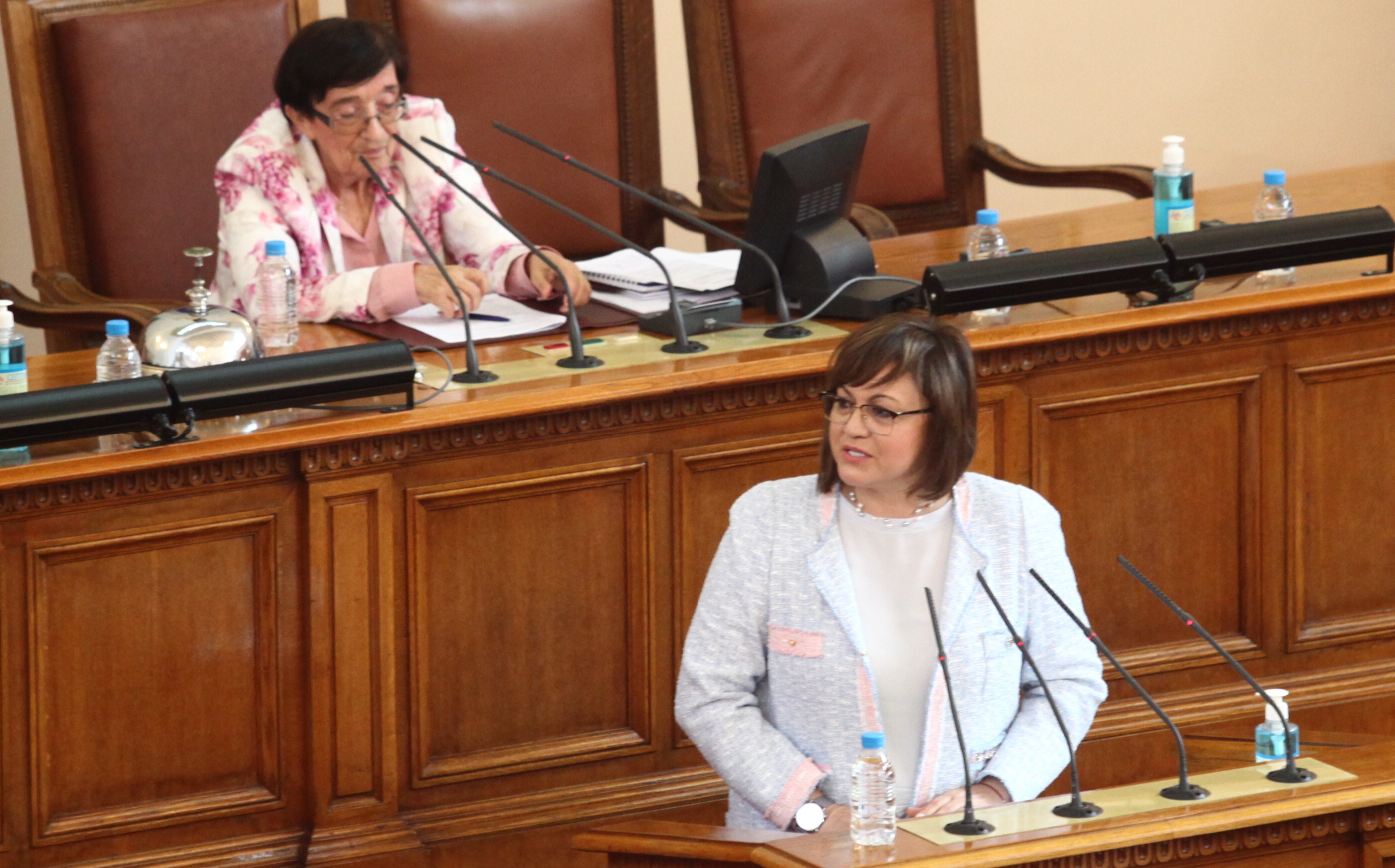 Нинова: Длъжни сме да компенсираме ниската легитимност, която имаме, с много работа