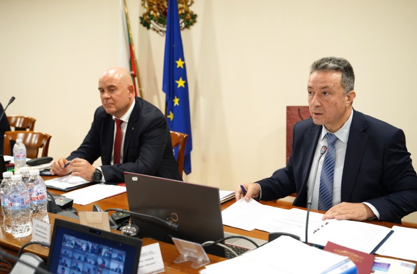 ВСС отхвърли като недопустимо искането за отстраняване на Гешев