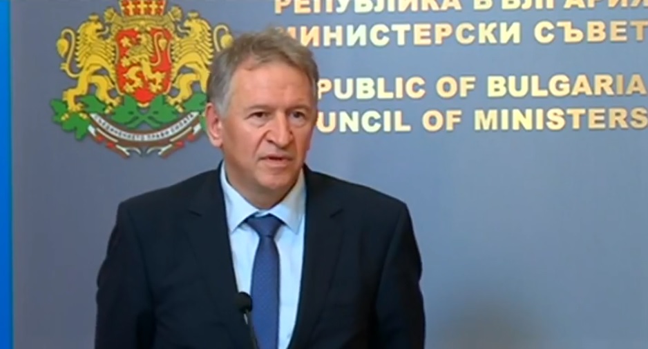 Министър Кацаров разпореди незабавно свикване на областните кризисни щабове заради COVID-19