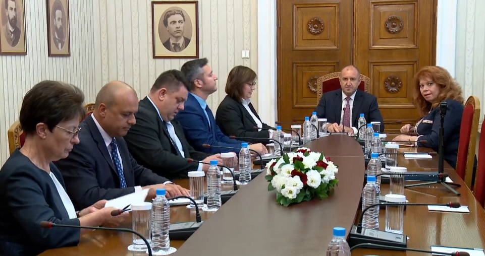 Президентът Румен Радев: От БСП зависи постигането на устойчиво парламентарно мнозинство (ВИДЕО)