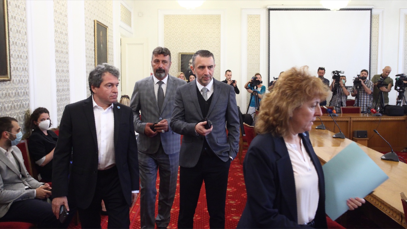 "Има такъв народ" се среща с "Изправи се БГ! Ние идваме!" и БСП