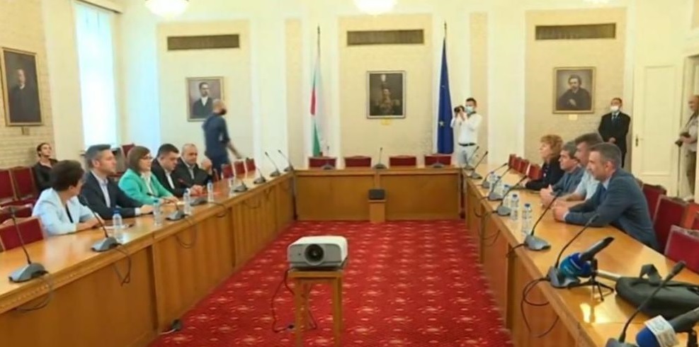 „Има такъв народ” към БСП: Разговорът трябва да е за политики и приоритети