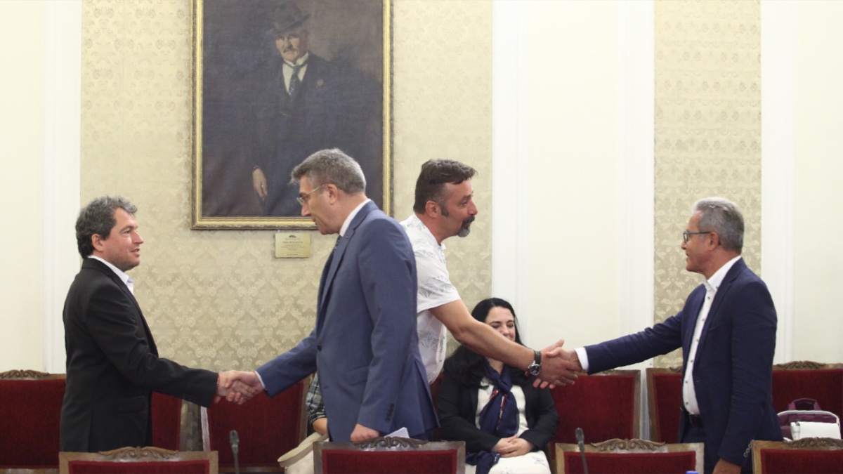 Започнаха разговорите между „Има такъв народ“ и ДПС (ВИДЕО)