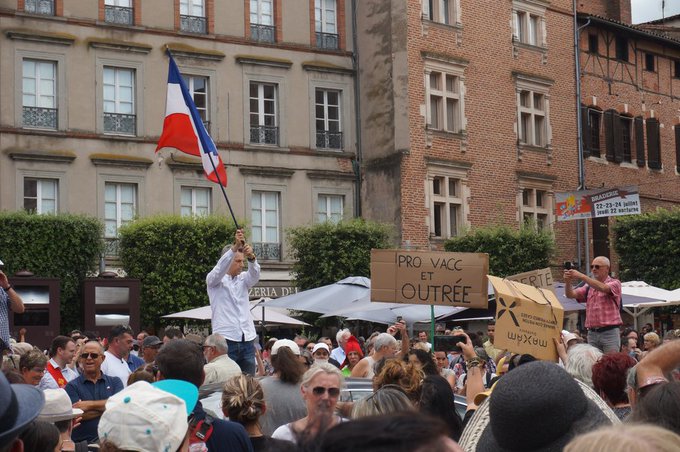 Хиляди протестираха във Франция срещу задължителната ваксинация (ВИДЕО)