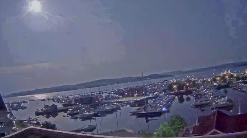 Голям метеор озари небето над Норвегия (ВИДЕО)