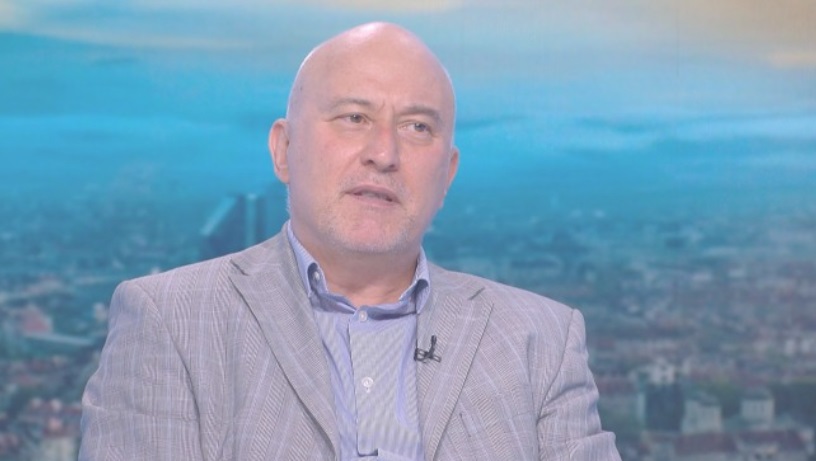 Математикът проф. Огнян Кунчев: Ако не се държим прилично, ни очаква COVID вълна като в Индия