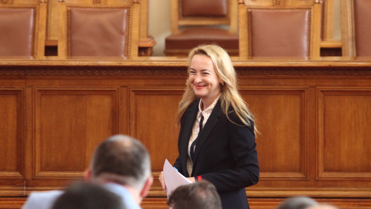 Шахматистката Антоанета Стефанова се закле като депутат от "Има такъв народ"