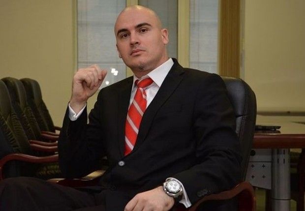 Адвокат Петър Илиев - Премиер или тенекиено зайче