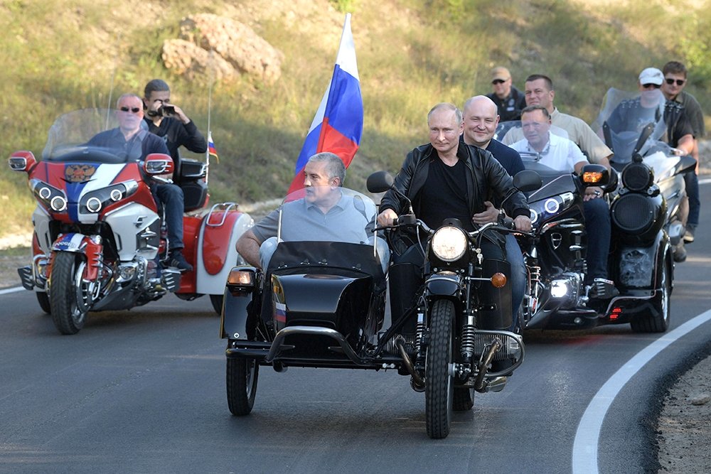 „Нощните вълци“ на Путин обичат Сталин и мразят гейовете