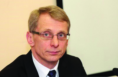 Училищата до последно с присъствен старт