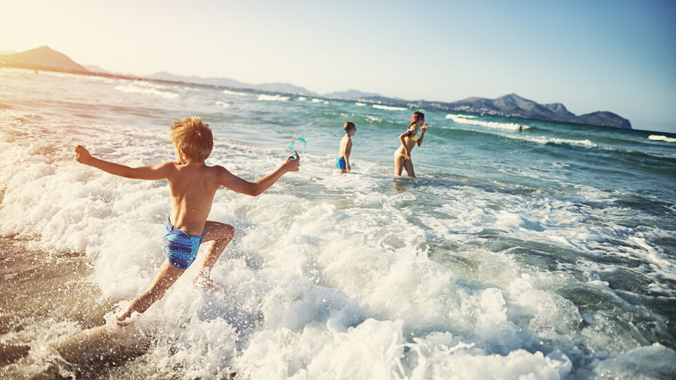 Над 17 000 ученици са одобрени за седмица безплатно море 