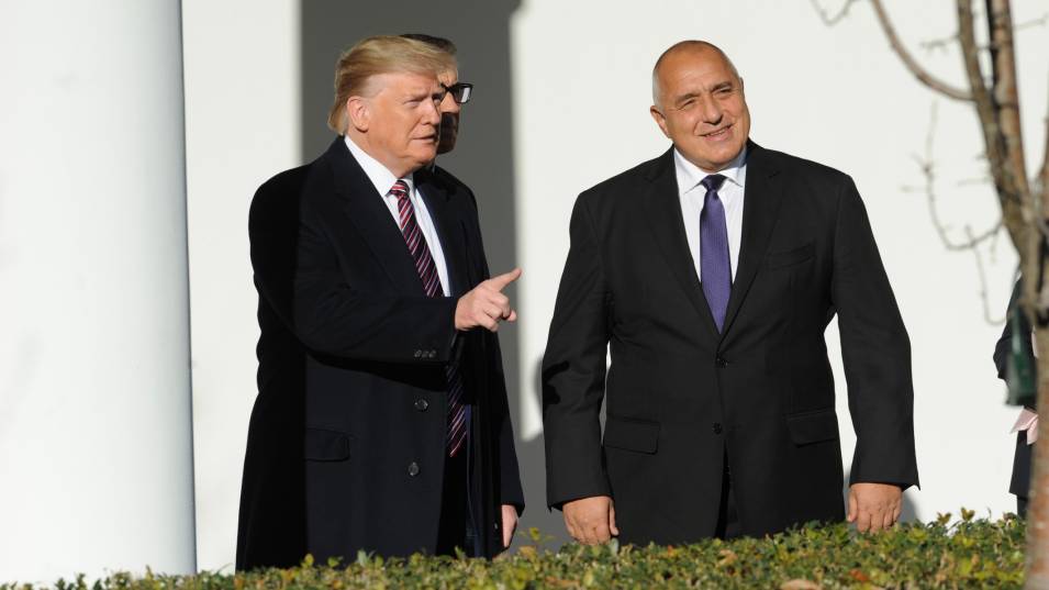 Тръмп получил подаръци за $120 000, сред тях кремъклийка от Борисов