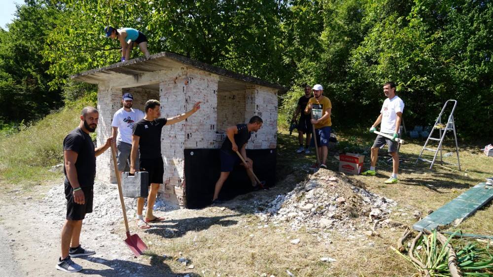 15 младежи възраждат две села в Габровско