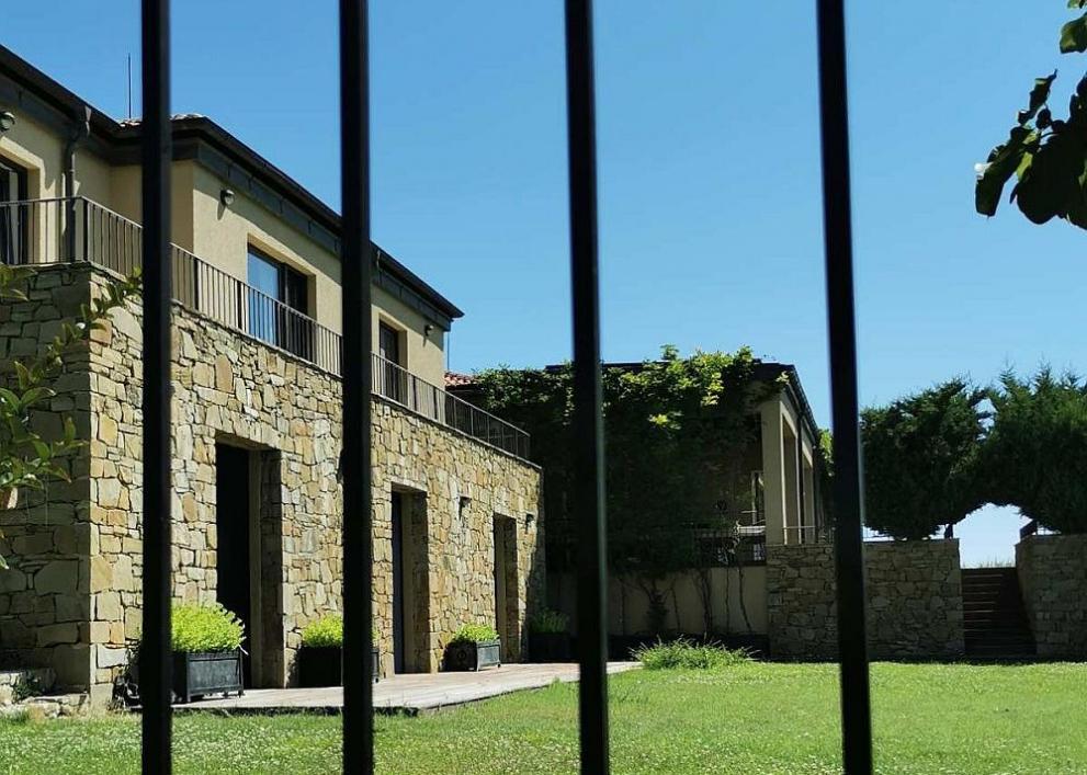 Бизнесмени заляха с бетон „Буджака“