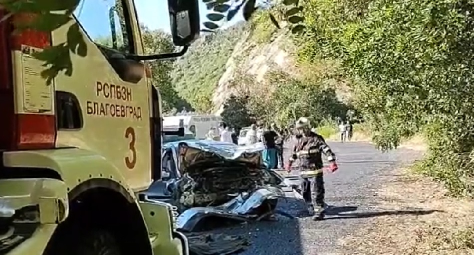 Двама души са загинали при катастрофата в Кресненското дефиле