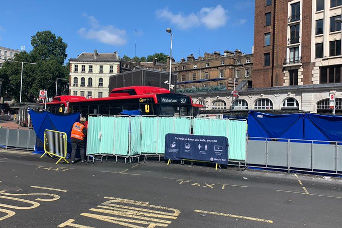 Един човек загина, а трима пострадаха при катастрофа с два автобуса в Лондон