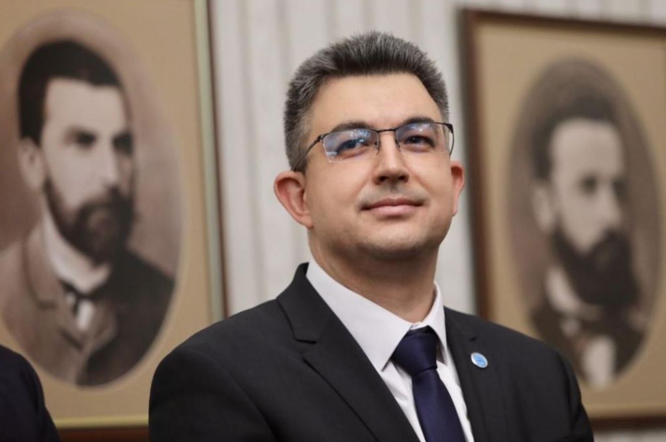 Пламен Николов: Умните и красивите решиха, че келепирът стои над всичко