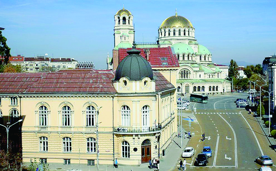 БАН търси 130 докторанти