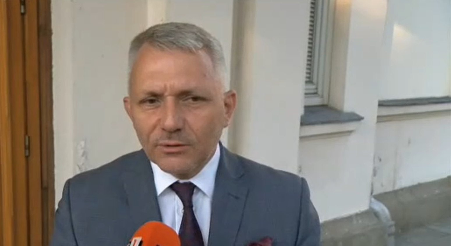 Николай Хаджигенов: Мястото на сценаристите май не е в парламента