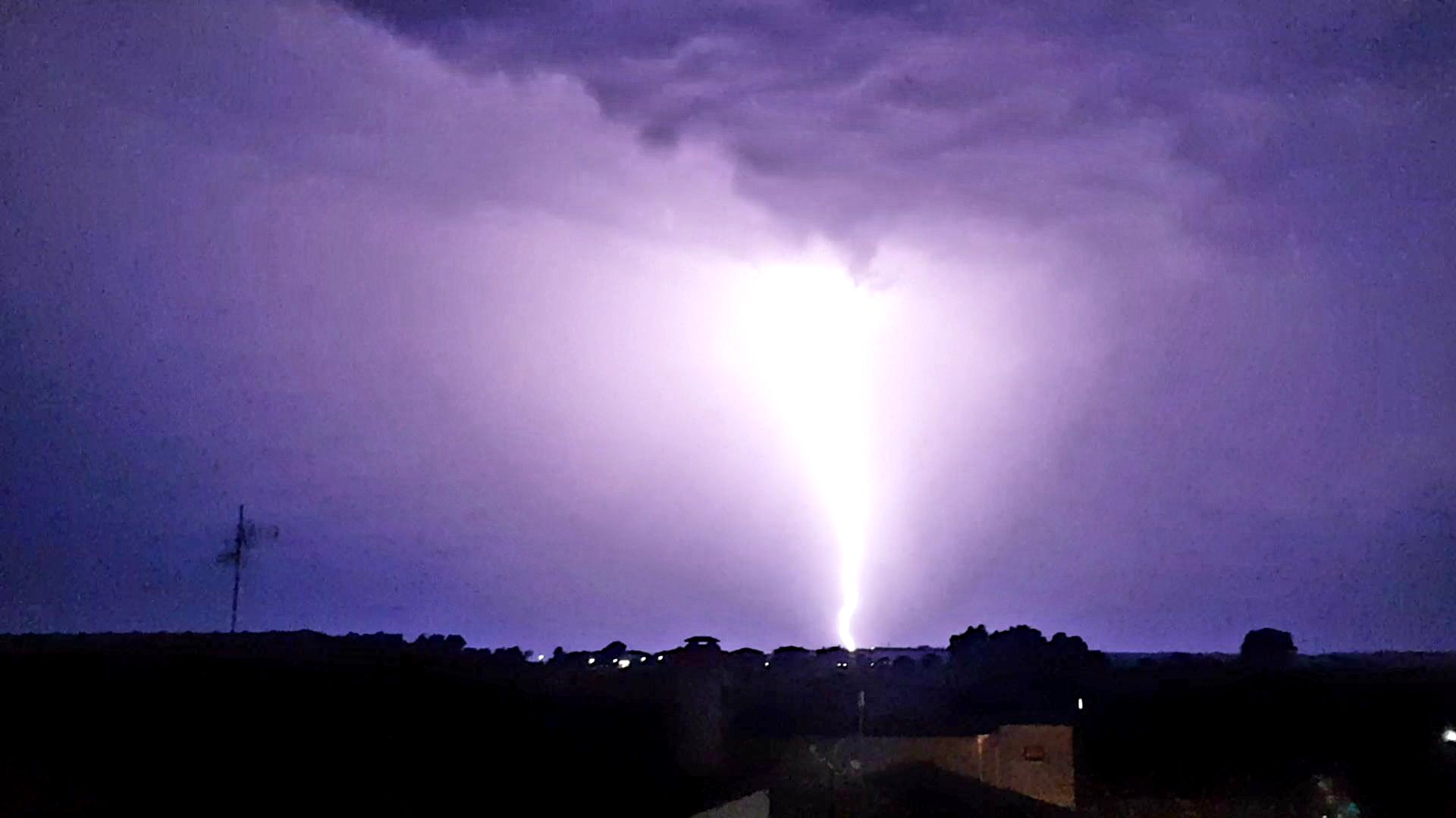 МВнР: Мълнии подпалиха пожари на Халкидики