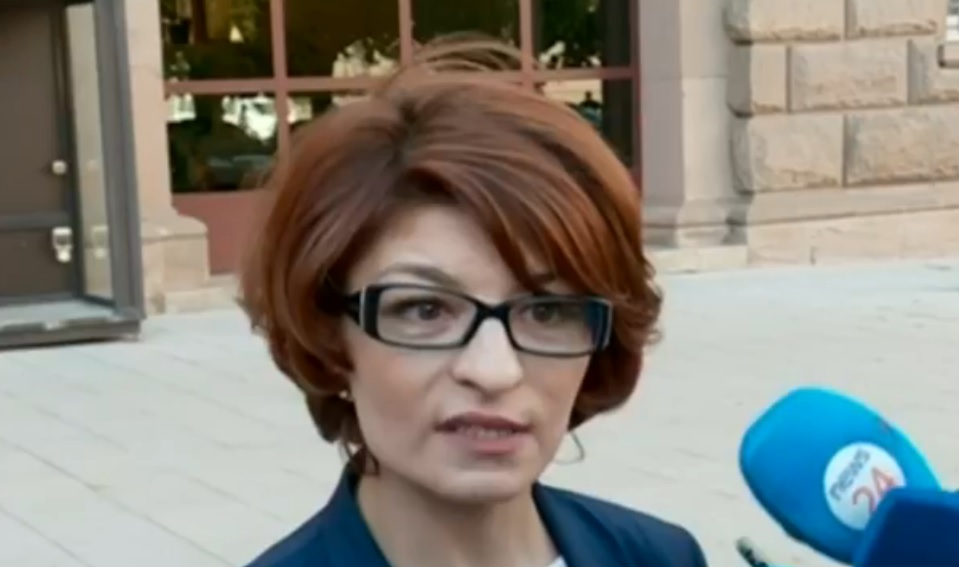 Атанасова: Не може гражданин на чужда държава да присъства на КСНС (ВИДЕО)